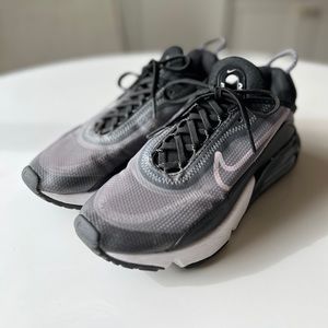 Nike Air Max 2090 (size 7)